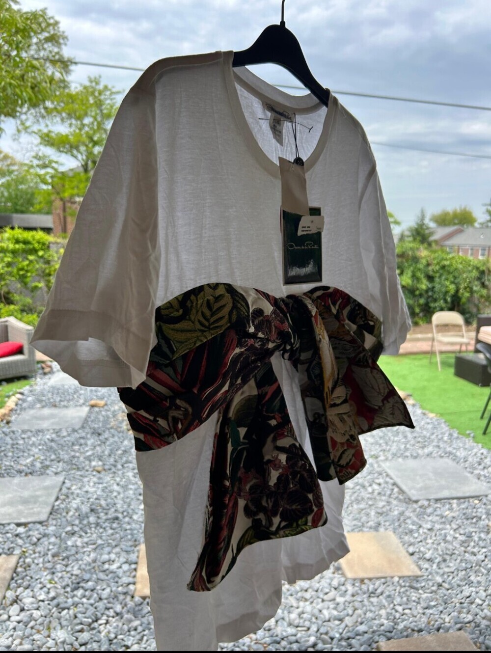 Oscar de la Renta White Tee with Multicolor Leaf Panel Size L - Picture 2 of 6